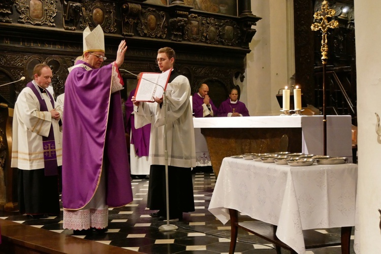 Rozpoczęcie Wielkiego Postu w archikatedrze oliwskiej 2022