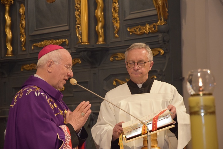 Środa Popielcowa w katedrze łowickiej