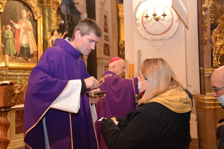 Środa Popielcowa w katedrze łowickiej