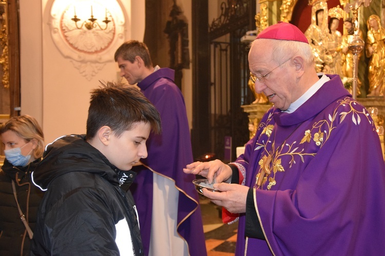 Środa Popielcowa w katedrze łowickiej