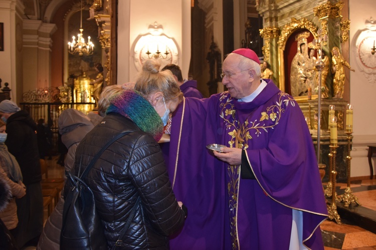 Środa Popielcowa w katedrze łowickiej