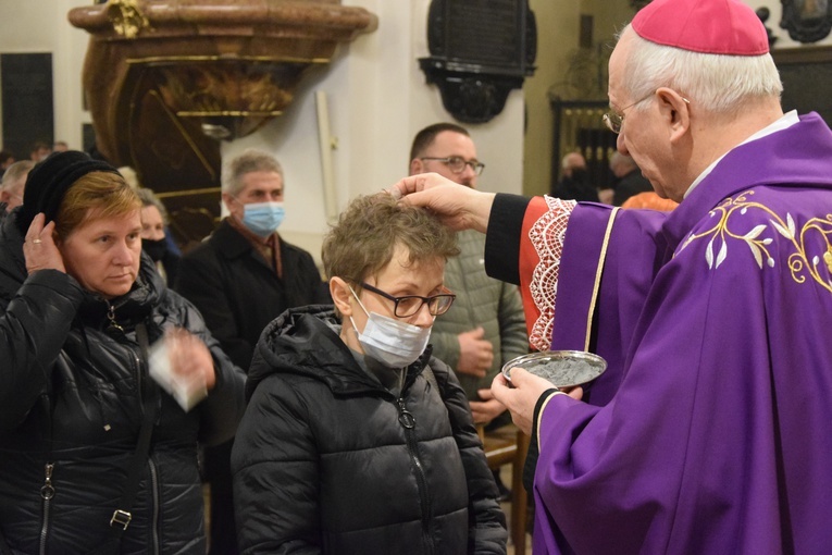 Środa Popielcowa w katedrze łowickiej