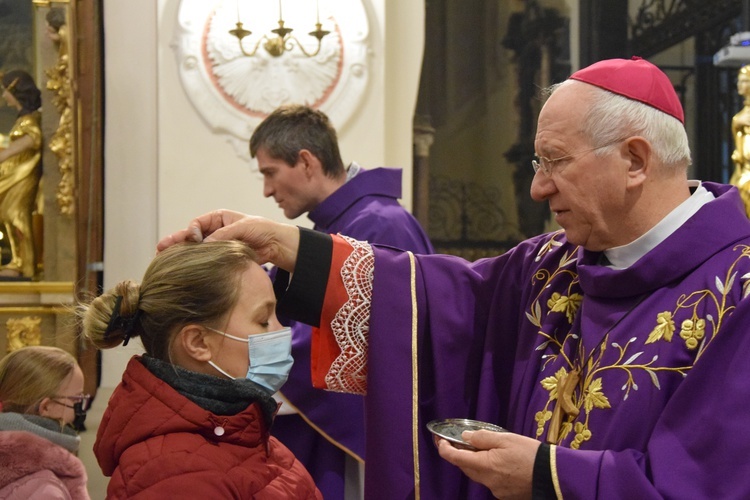 Środa Popielcowa w katedrze łowickiej