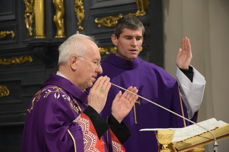 Środa Popielcowa w katedrze łowickiej