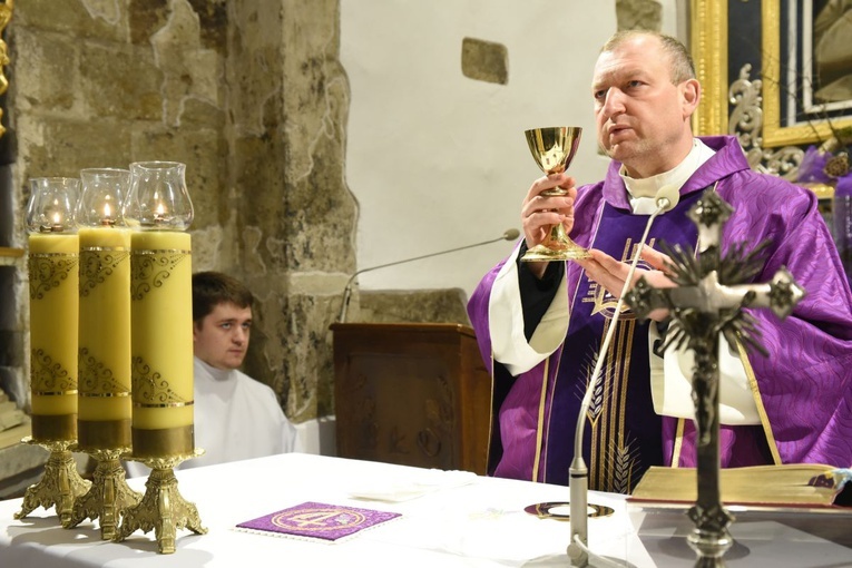 Popielec, Tropie, św. Świerad i orzechy