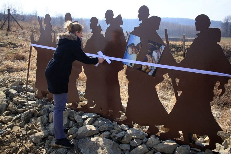 Instalacja upamiętniająca przybycie franciszkanów do Prudnika 170 lat temu