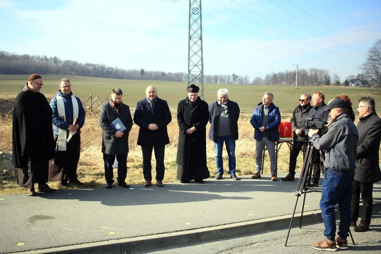 Instalacja upamiętniająca przybycie franciszkanów do Prudnika 170 lat temu