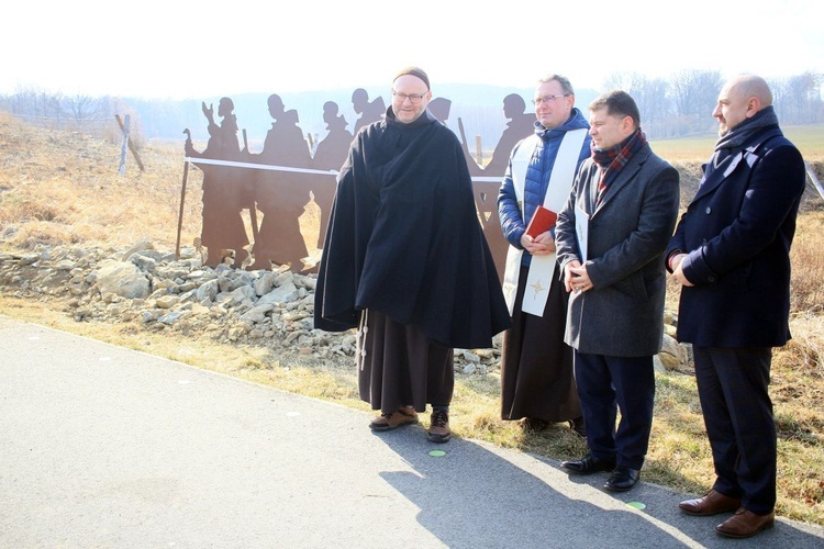 Instalacja upamiętniająca przybycie franciszkanów do Prudnika 170 lat temu
