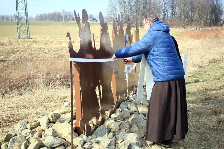 Instalacja upamiętniająca przybycie franciszkanów do Prudnika 170 lat temu