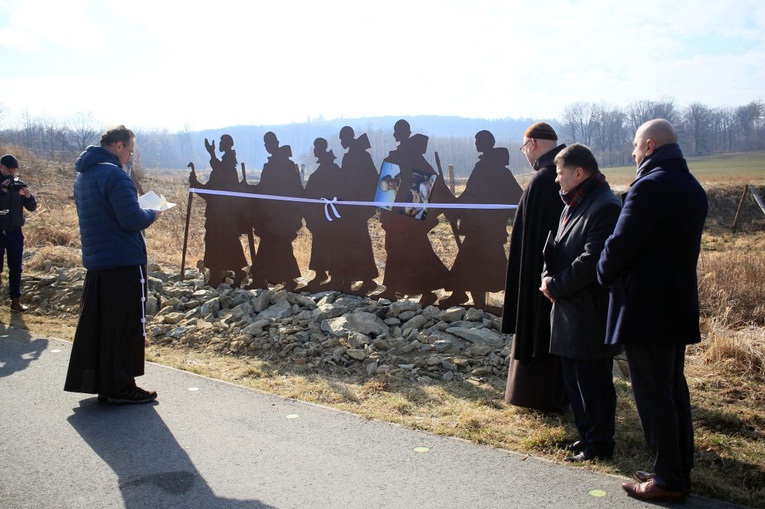 Instalacja upamiętniająca przybycie franciszkanów do Prudnika 170 lat temu