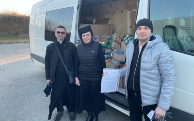 Sochaczewska parafia przekazała dary.