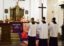 Nabożeństwu przewodniczył biskup ordynariusz.