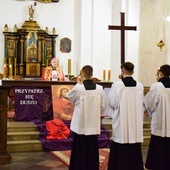 Nabożeństwu przewodniczył biskup ordynariusz.