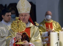 Błogosławieństwa relikwiami patrona Radomia i diecezji udzielił bp Marek Solarczyk.