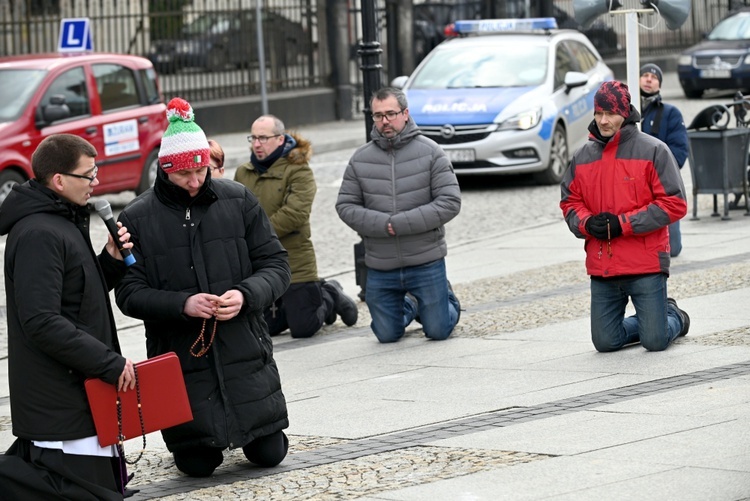 Błagają o pokój i zadośćuczynienie Niepokalanemu Sercu NMP