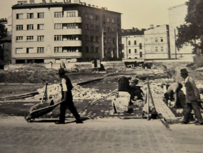 Wystawa o architekturze i urbanistyce okupowanego Krakowa, cz. 1