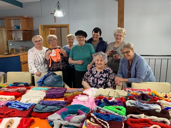 Trzebnica. Włóczkerki-Jadwiśki także pomagają ofiarom wojny na Ukrainie