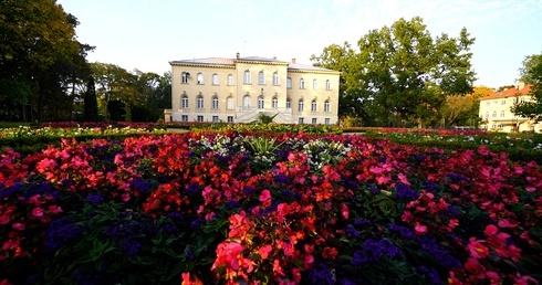 Zabytkowy park w Pelplinie odzyskuje dawny blask