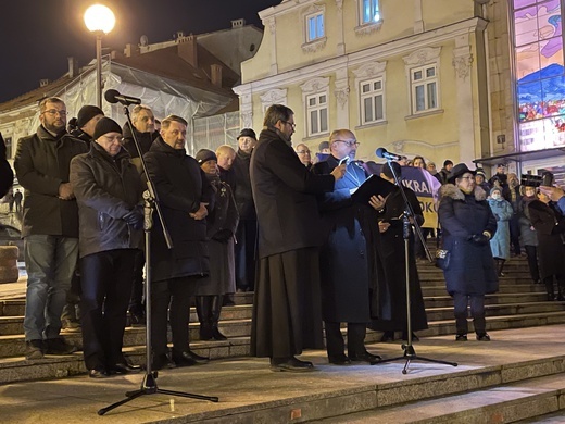 Międzyreligijny marsz i modlitwa o pokój na Ukrainie - w Bielsku-Białej. 