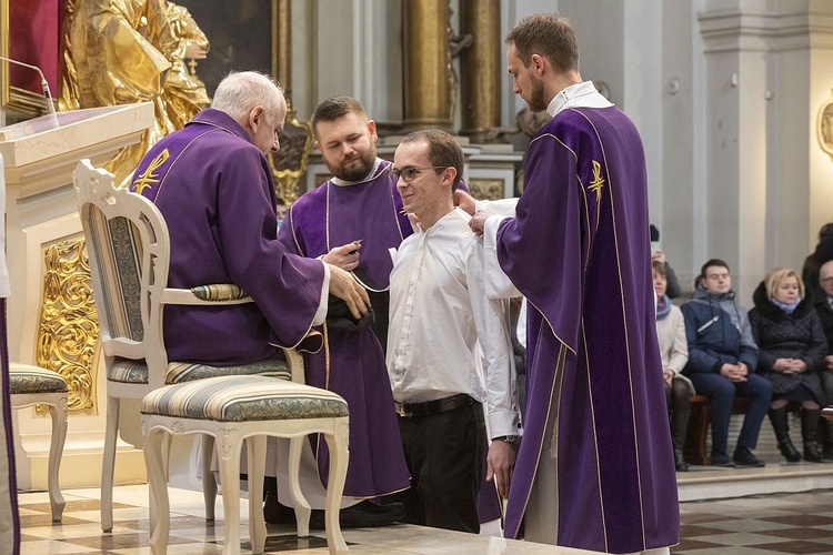 Obłóczyny w WMSD. Założyli "mundury", idą na wojnę