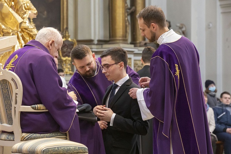 Obłóczyny w WMSD. Założyli "mundury", idą na wojnę