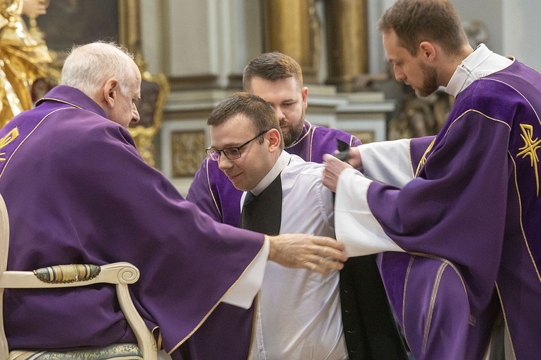 Obłóczyny w WMSD. Założyli "mundury", idą na wojnę