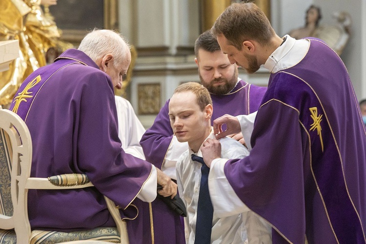 Obłóczyny w WMSD. Założyli "mundury", idą na wojnę