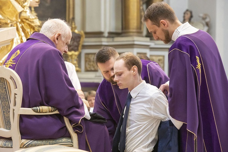 Obłóczyny w WMSD. Założyli "mundury", idą na wojnę