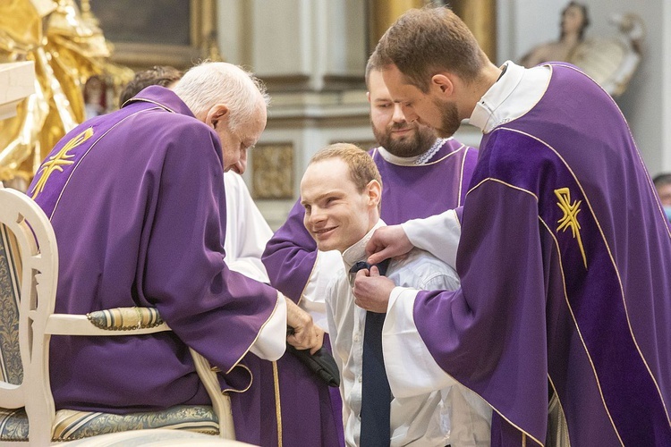 Obłóczyny w WMSD. Założyli "mundury", idą na wojnę