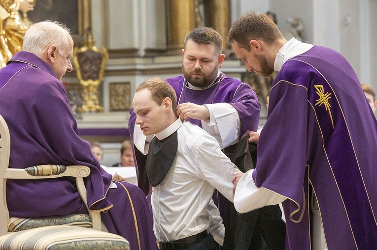 Obłóczyny w WMSD. Założyli "mundury", idą na wojnę