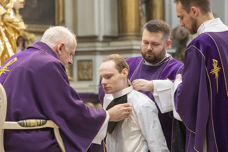 Obłóczyny w WMSD. Założyli "mundury", idą na wojnę