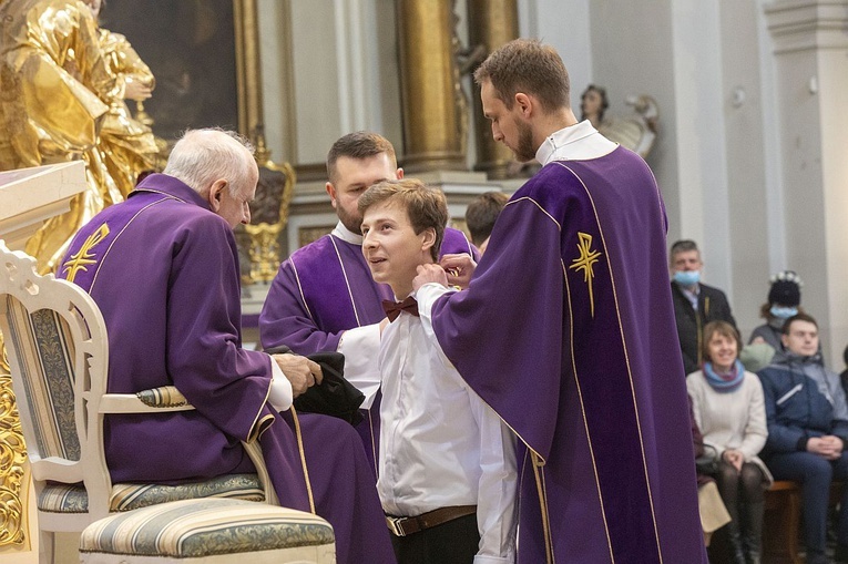 Obłóczyny w WMSD. Założyli "mundury", idą na wojnę