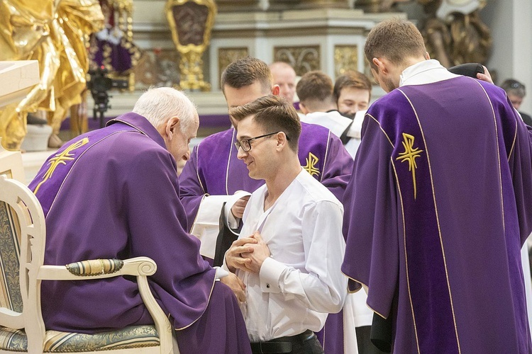 Obłóczyny w WMSD. Założyli "mundury", idą na wojnę