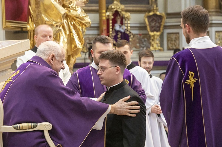 Obłóczyny w WMSD. Założyli "mundury", idą na wojnę