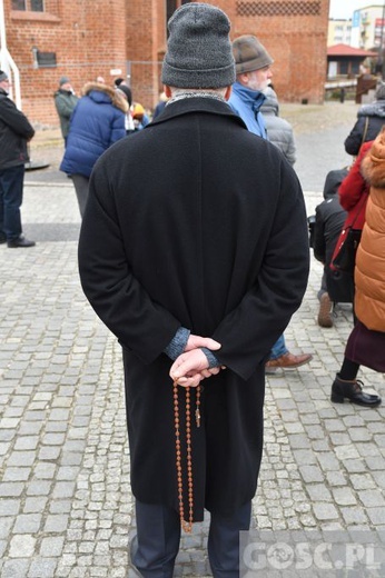 Modlitwa o pokój przy katedrze