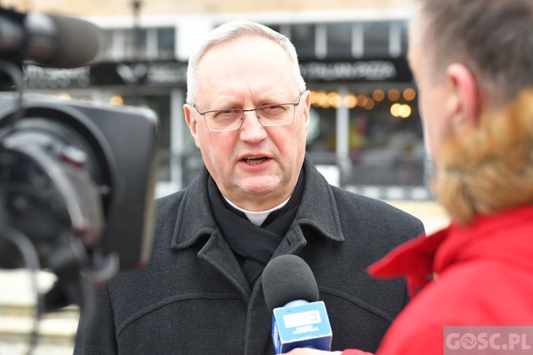 Modlitwa o pokój przy katedrze