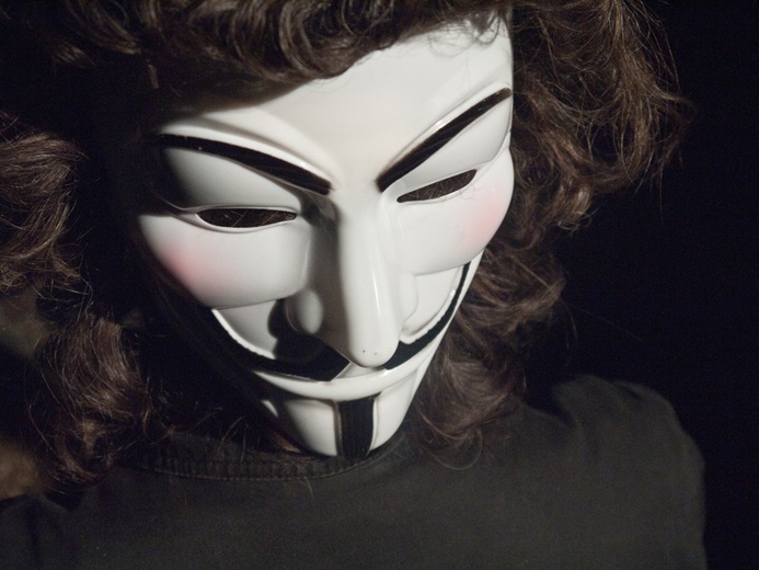 Ukrinform: grupa Anonymous zhakowała rosyjskie państwowe kanały telewizyjne. Puściła filmy z wojny na Ukrainie