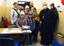 Nuncjusz Apostolski odwiedził Centrum Pomocy Uchodźcom przy parafii św. Małgorzaty w Łomiankach.