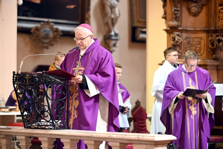 Wprowadzenie ks. Wojciecha Zmysłowskiego na urząd proboszcza