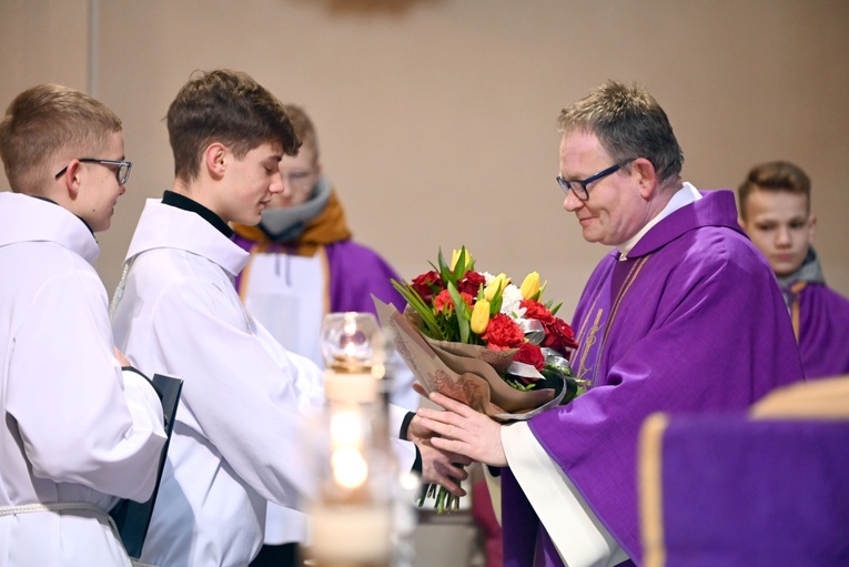 Wprowadzenie ks. Wojciecha Zmysłowskiego na urząd proboszcza