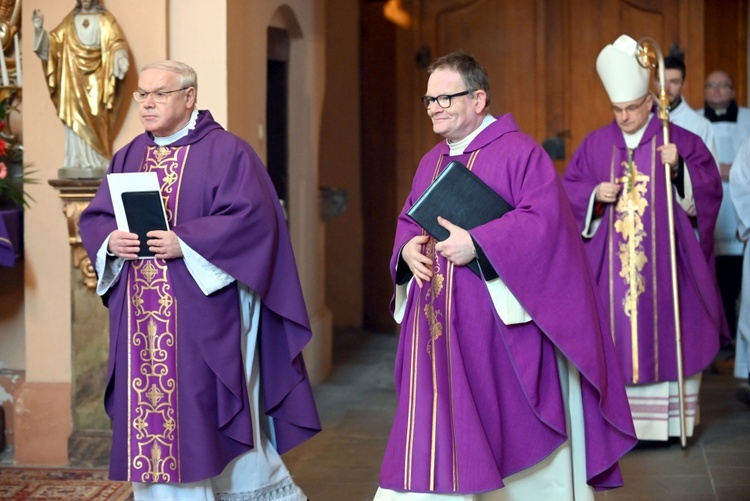 Wprowadzenie ks. Wojciecha Zmysłowskiego na urząd proboszcza
