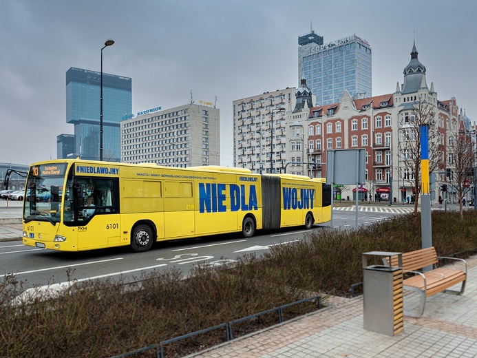 Metropolia. #NIEDLAWOJNY, tak dla pokoju - autobusy z takim hasłem jeżdżą po drogach w regionie