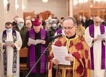 	Mszę w kościele pw. św. Brata Alberta Chmielowskiego poprzedziło wykonanie Akatystu.