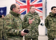 Brytyjski minister obrony: Poprzemy Polskę, jeśli postanowi przekazać myśliwce Ukrainie, ale może to narazić Polskę na odwet