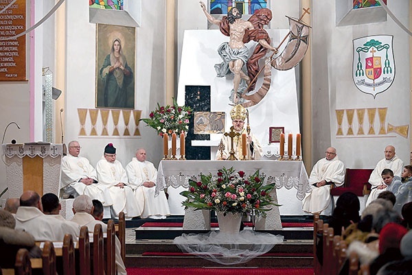 ▲	Jubileuszowej Mszy św. przewodniczył bp Marek Mendyk.