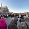 Obrzęd posypania głów wiernych popiołem.