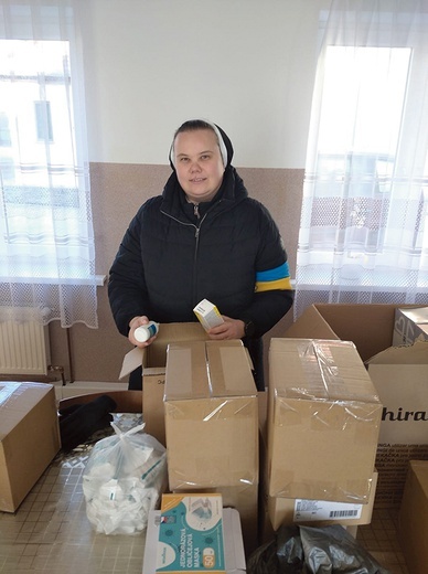 Parafianie przynieśli mnóstwo darów.