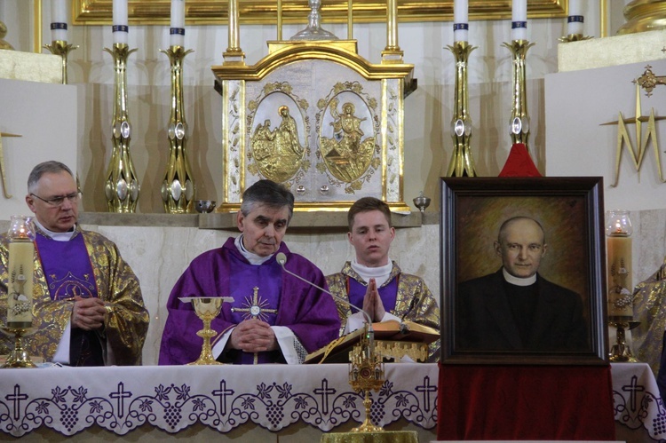 Limanowa. Wprowadzenie relikwii bł. ks. Władysława Bukowińskiego