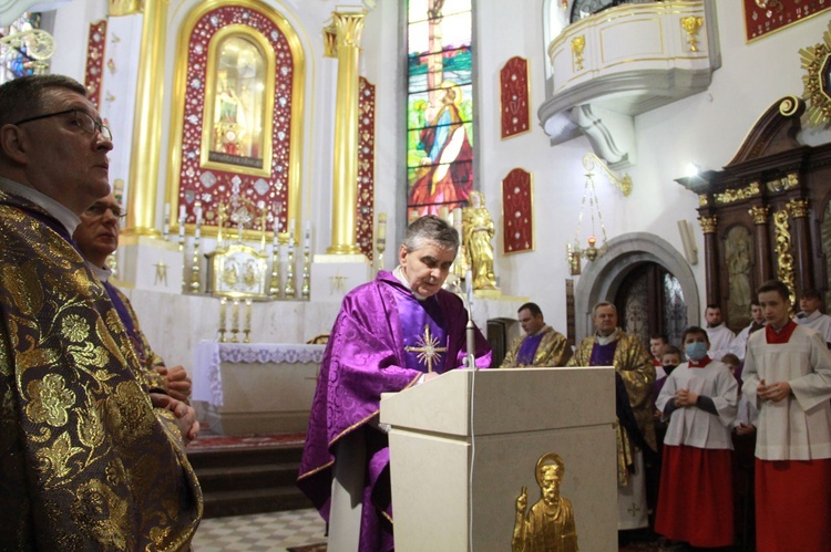 Limanowa. Wprowadzenie relikwii bł. ks. Władysława Bukowińskiego