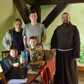 Franciszkanie z Wejherowa goszczą 60 uchodźców z Ukrainy